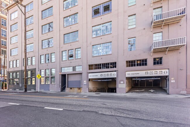 Building Photo - Industrial Street