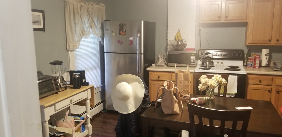 Kitchen - 370 N State St