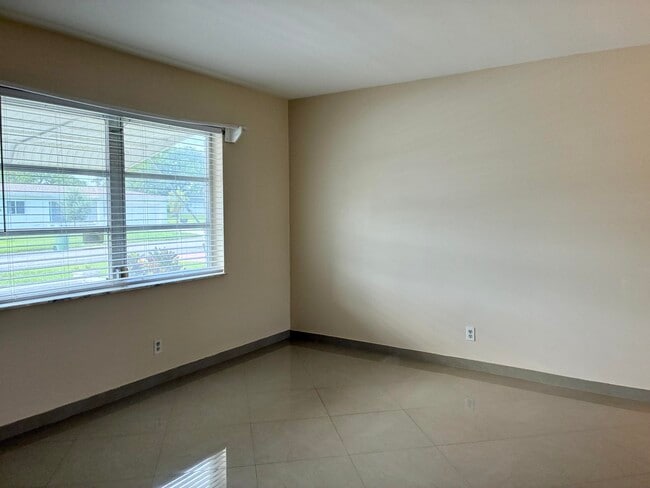 Building Photo - 7470 NW 7th Pl