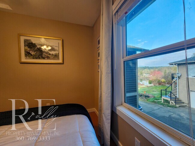 Building Photo - Fully Furnished Well Appointed Home