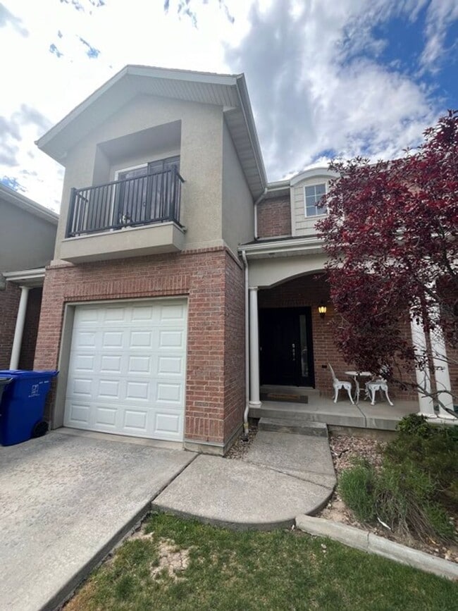Building Photo - Saratoga Townhome