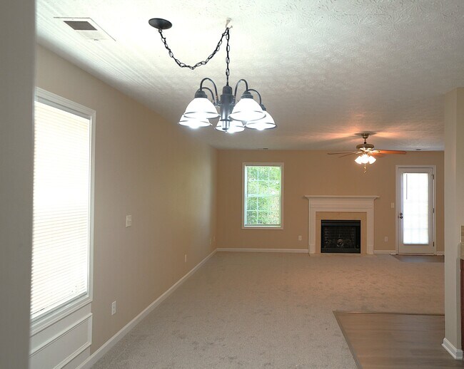 Building Photo - 138 Alton Cir