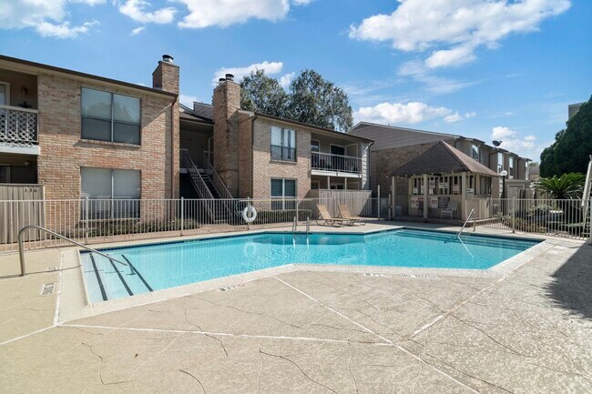 Building Photo - 2120 Wilcrest Dr