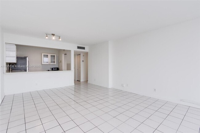 Building Photo - 100 Bayview Dr