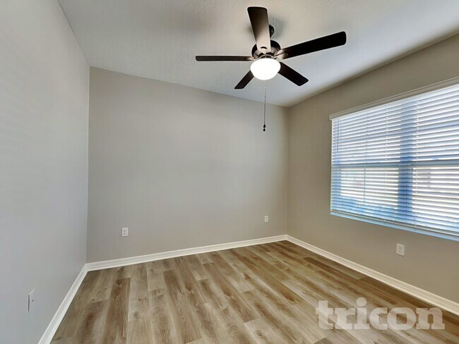 Building Photo - 935 Summer Glen Dr