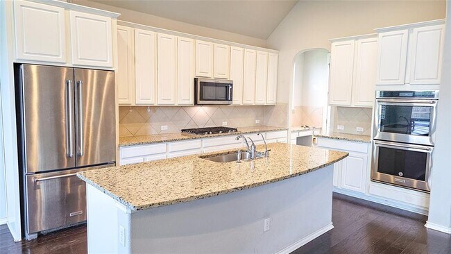Building Photo - 532 Stone River Dr