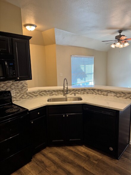 Building Photo - 129 Lindas Creek Ln