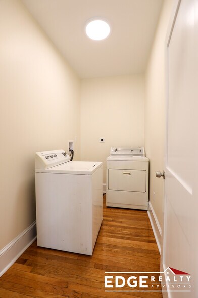 Building Photo - 74 Aldie St