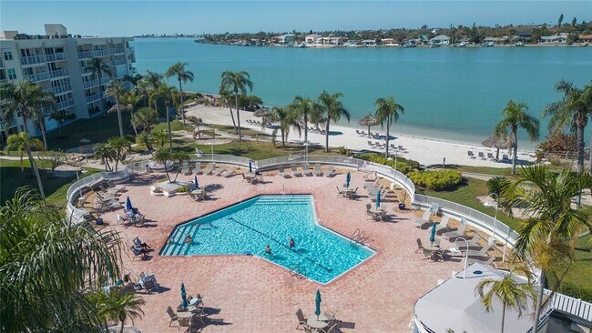 Building Photo - 6080 Bahia Del Mar Cir N
