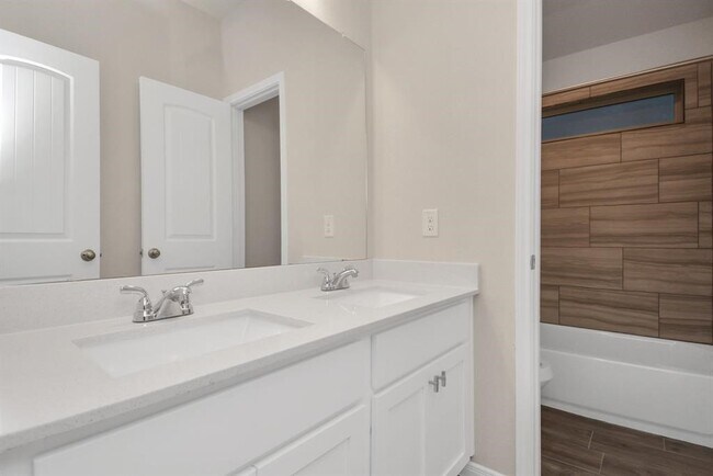 Building Photo - 6927 Escondido Dr