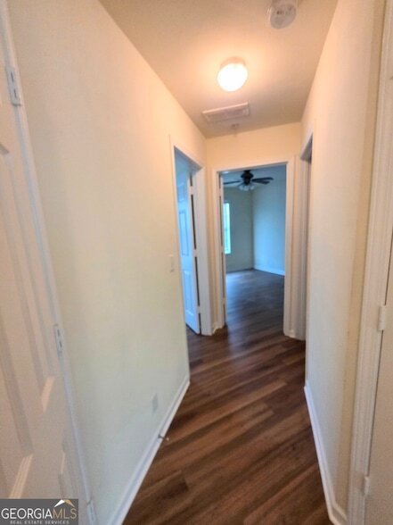 Building Photo - 207 Granite Way