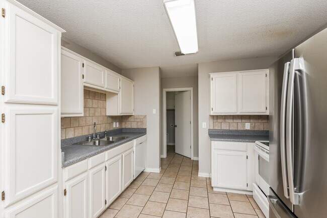 Building Photo - 4079 Tulip Tree Dr