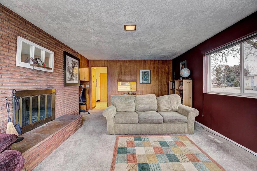 Building Photo - 3411 W Hillcrest Dr
