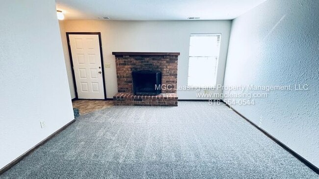 Building Photo - Millwood Townhomes: Convenient access to Lake Tapawingo area