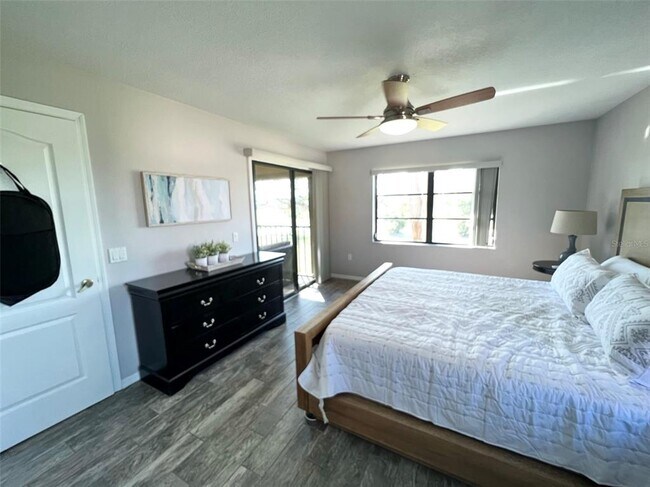 Building Photo - 1355 Saxony Cir