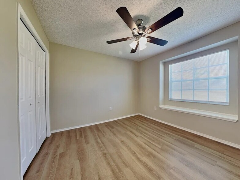 Building Photo - 430 Vineyard Dr