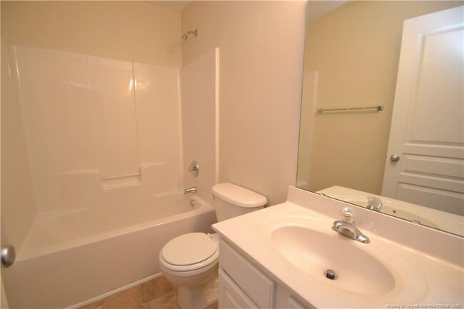 Building Photo - 821 Hamlet Park Dr