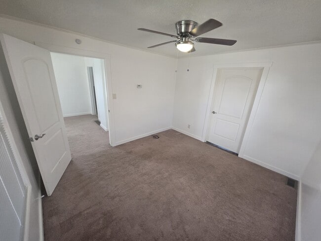 Building Photo - 411 Opal St