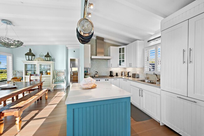 Building Photo - Woods Cove Beach House