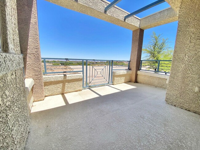 Building Photo - Gorgeous Summerlin 2 Bedroom, 2 Bathroom C...