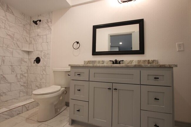 Building Photo - Tour Today! Updated 3 Bed 2 Bath Rental! S...