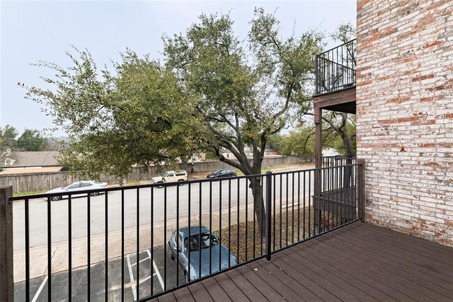 Building Photo - 6501 E Hill Dr