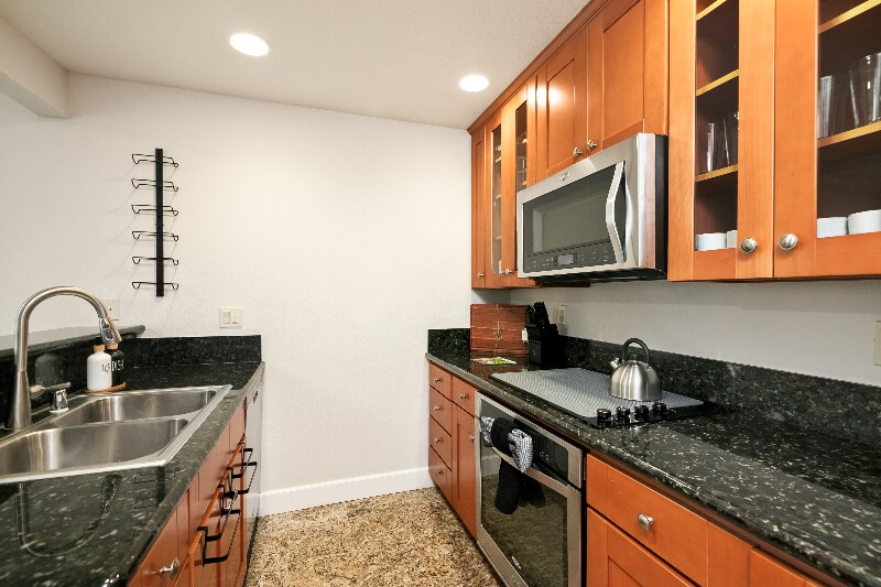 Building Photo - 8503 Villa La Jolla Dr