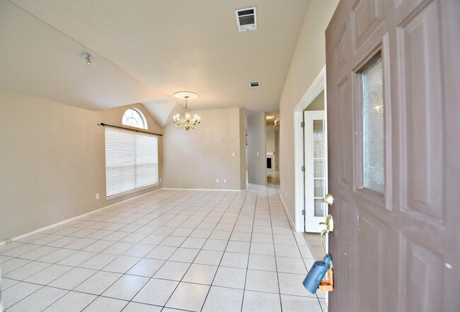 Building Photo - 3924 Newland Dr