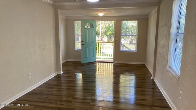 Building Photo - 4550 Crescent St