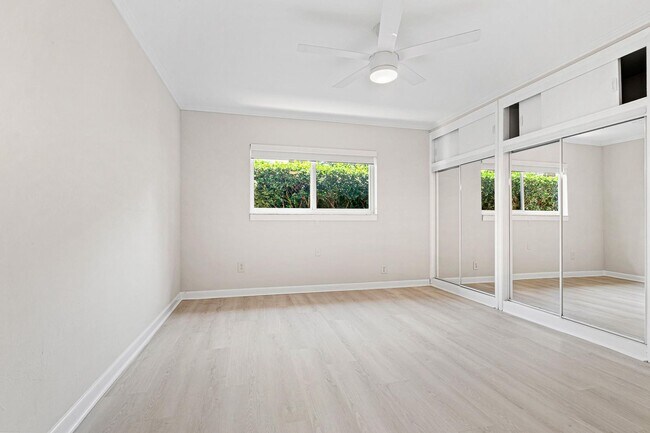 Building Photo - 1900 NE 19th St