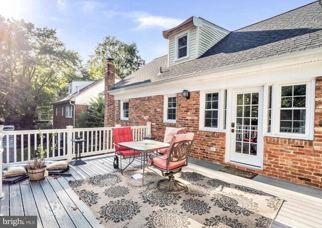 Building Photo - 2617 E Maple St