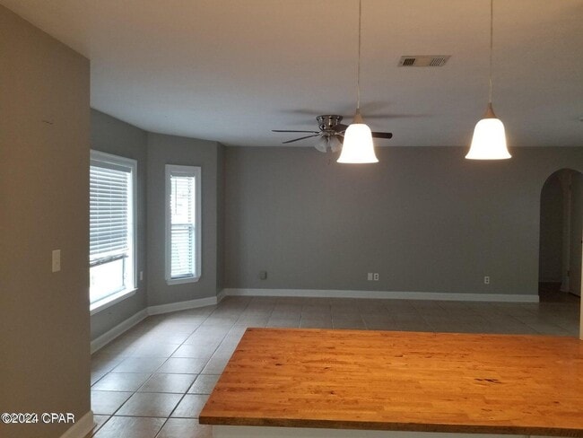 Building Photo - 202 Castile Cir