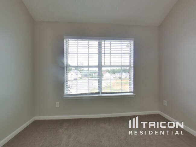 Building Photo - 1005 Ulster Ct