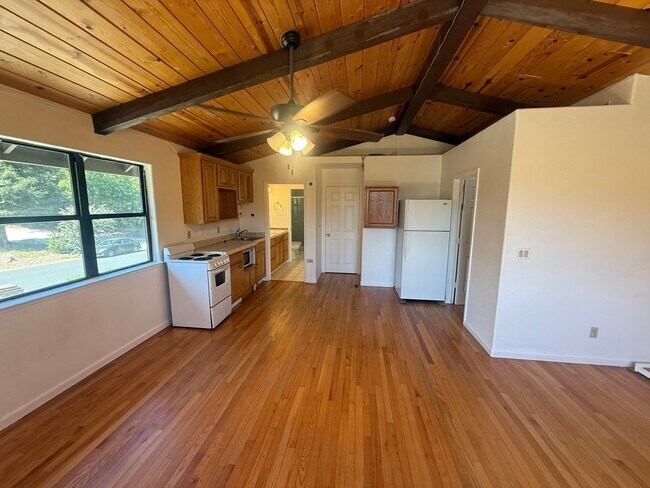 Building Photo - 100 Baldwin Lake Cir