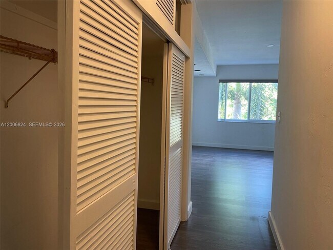 Building Photo - 2600 NE 135th St