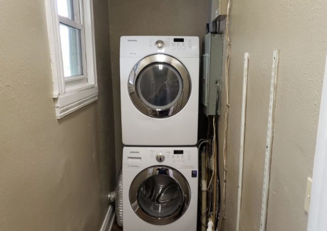 Building Photo - 1111 Green St