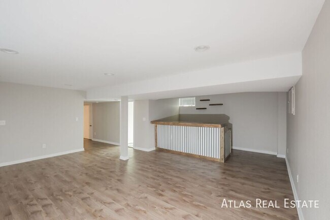 Building Photo - 16502 E Kansas Dr