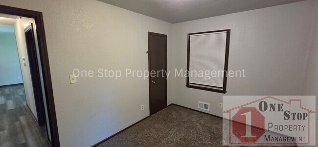 Building Photo - 8713 E 111 St