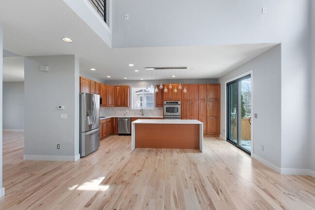 Building Photo - 4 Bedroom Dream Home waiting for you!