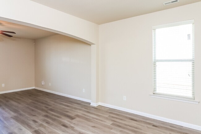 Building Photo - 360 Bandelier Cir