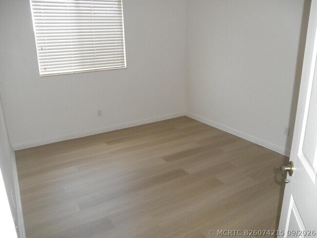 Building Photo - 2205 Oakmont Dr