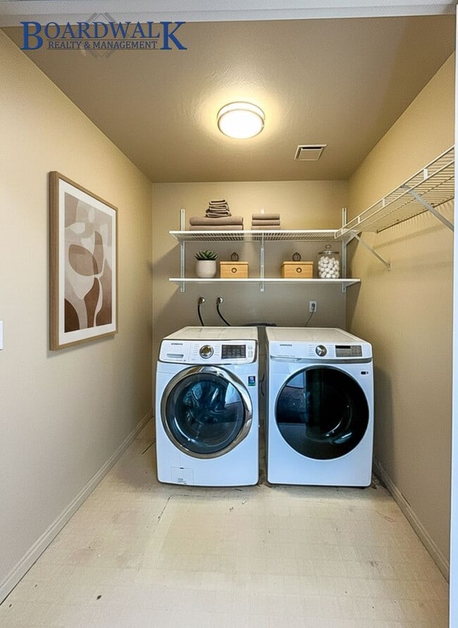 Building Photo - Beautiful Home with Mountain Views & Prime Location in Sandy