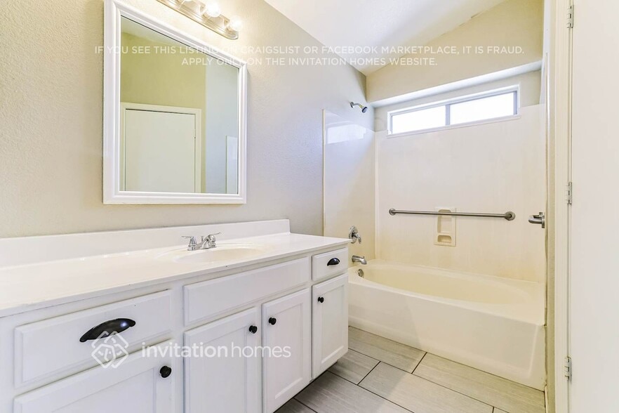 Building Photo - 11442 E Pronghorn Ave