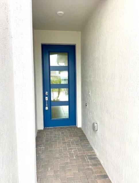 Building Photo - 14043 SW Thorens Dr