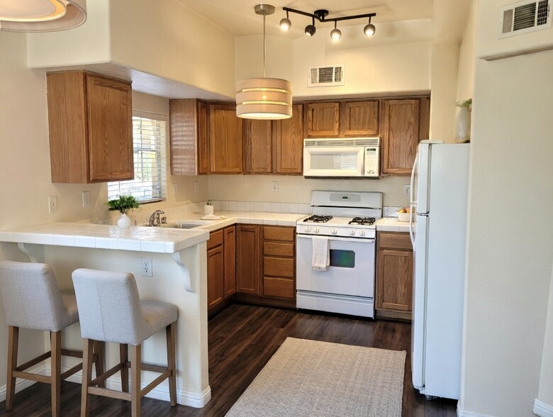 Kitchen - 520 Arrowhead Trl