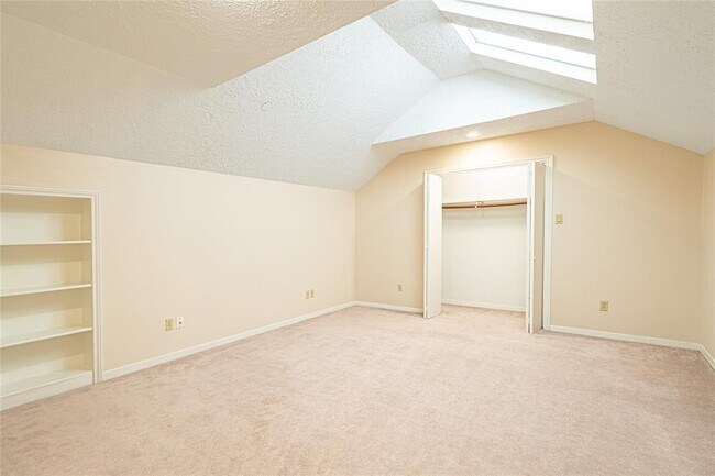 Building Photo - 2306 Potomac Dr