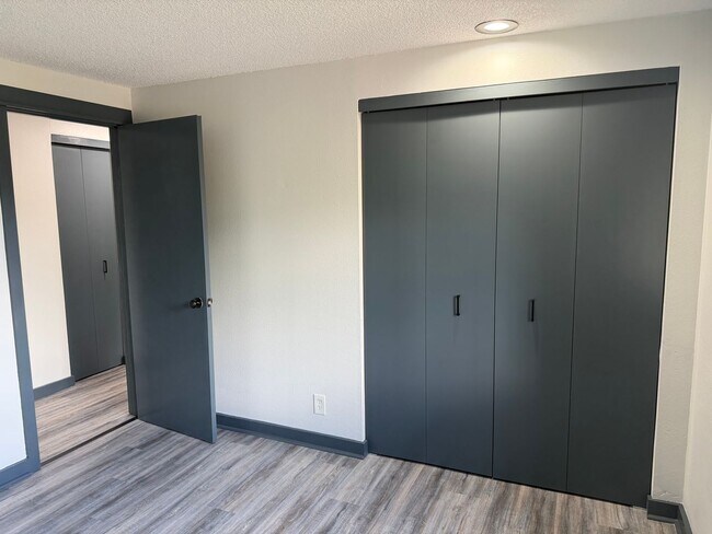 Building Photo - Beautifully updated 3 bedroom, 2 bath house in Eugene!