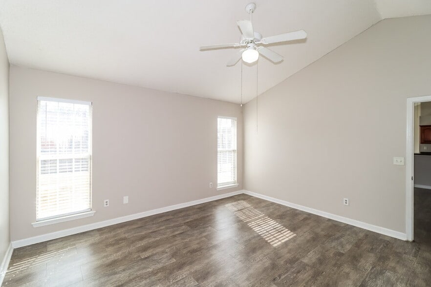 Building Photo - 6179 Sandbourne E