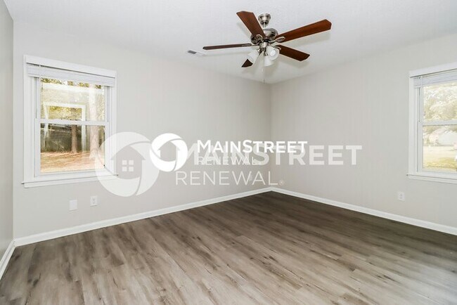 Building Photo - 3 Bedroom Pet-Friendly Home in Charlotte, NC with Main Street Renewal
