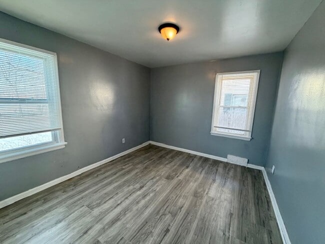 Building Photo - For Lease 3 bedrooms, 1 bath home in a nice area